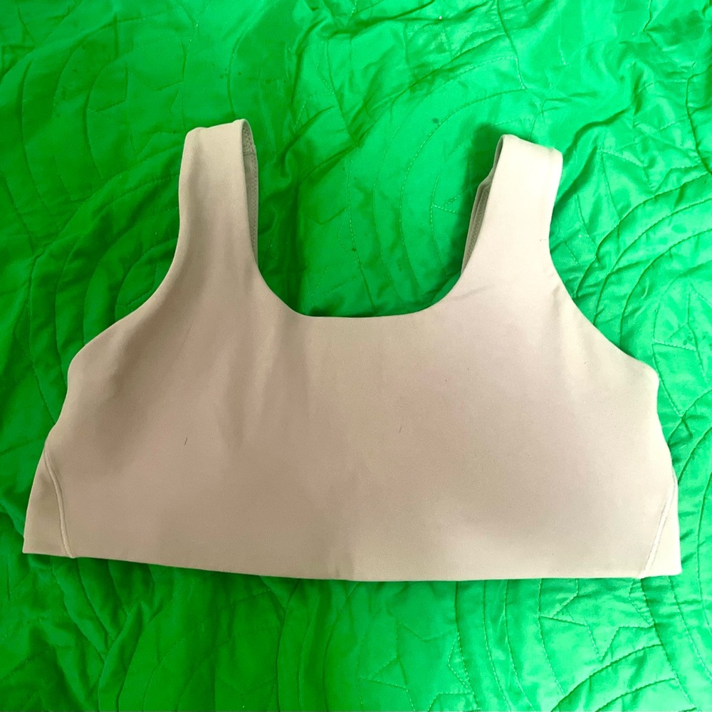 NWOT Nike Alate Sports Bra (Nude/Cream)